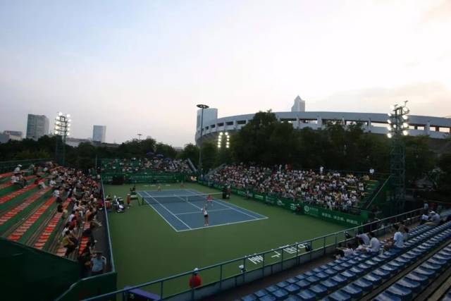 Relevo：瓦伦曾提过租借罗克，但不出租借费用也不承担薪水